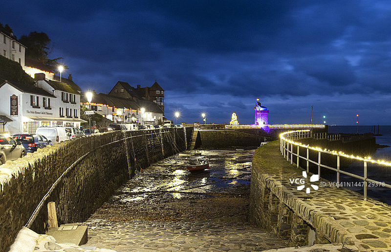 德文郡林茅斯河口的圣诞彩灯图片素材