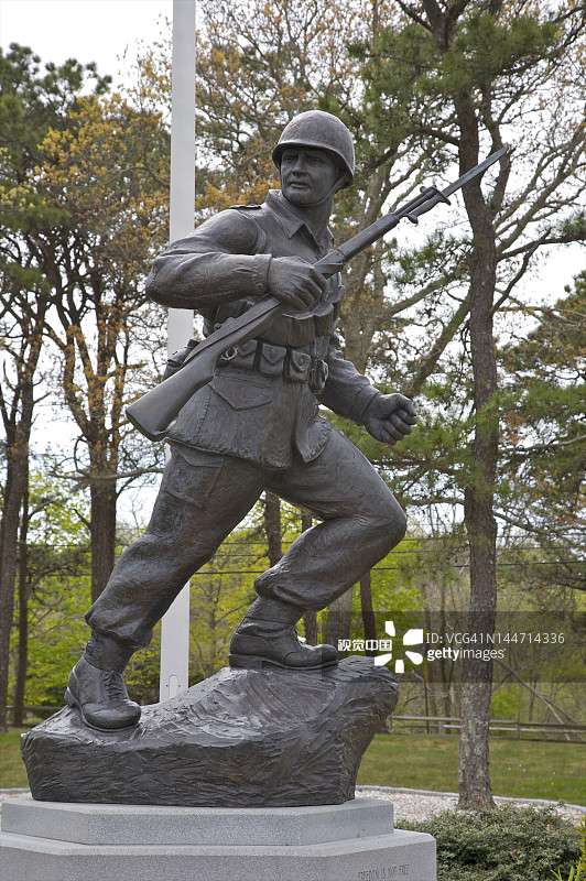 持步枪的战士雕像图片素材