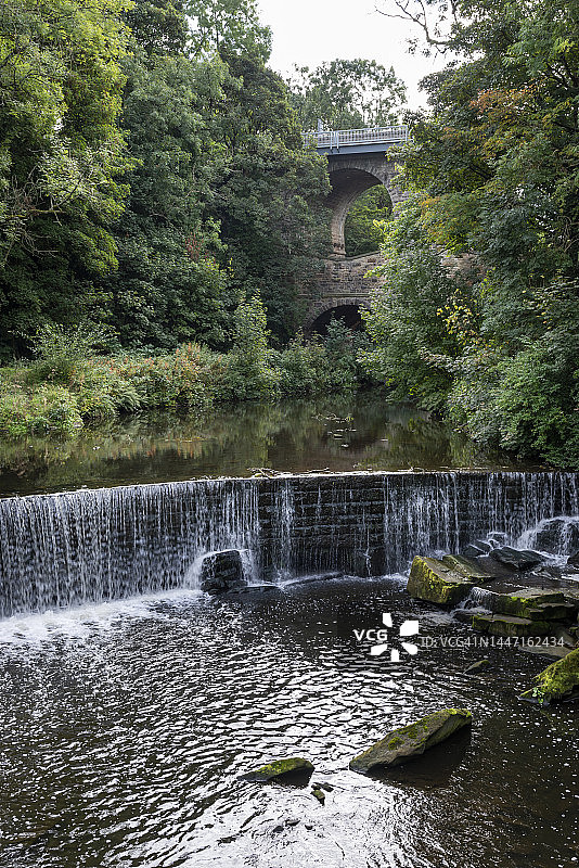 英格兰德比郡新磨坊的戈伊特河图片素材