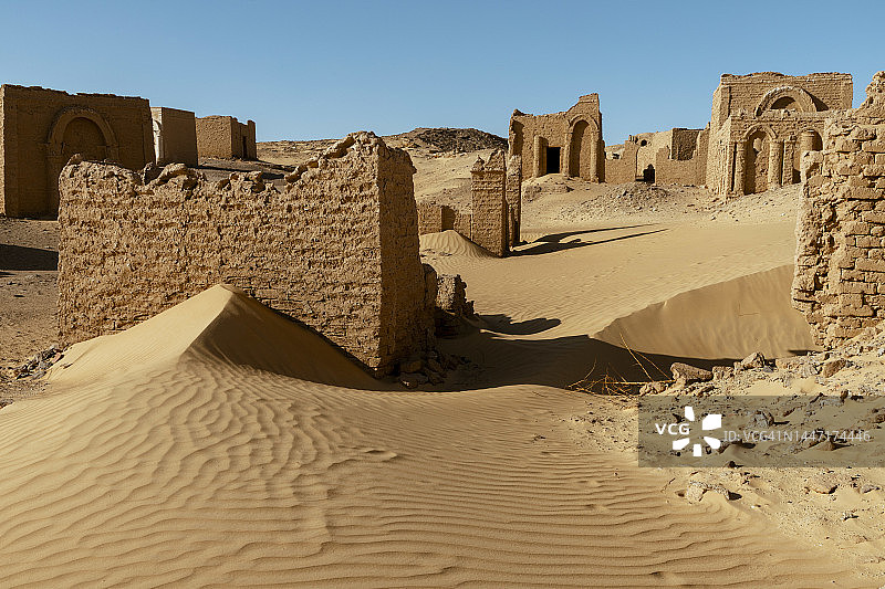 埃及西部沙漠的巴加瓦特墓地图片素材