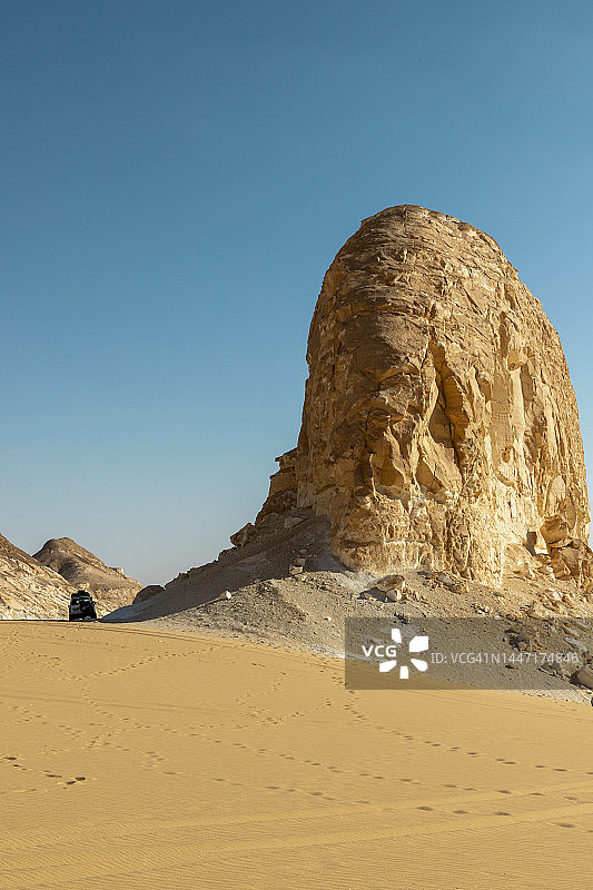 埃及法拉夫拉附近的白色沙漠图片素材