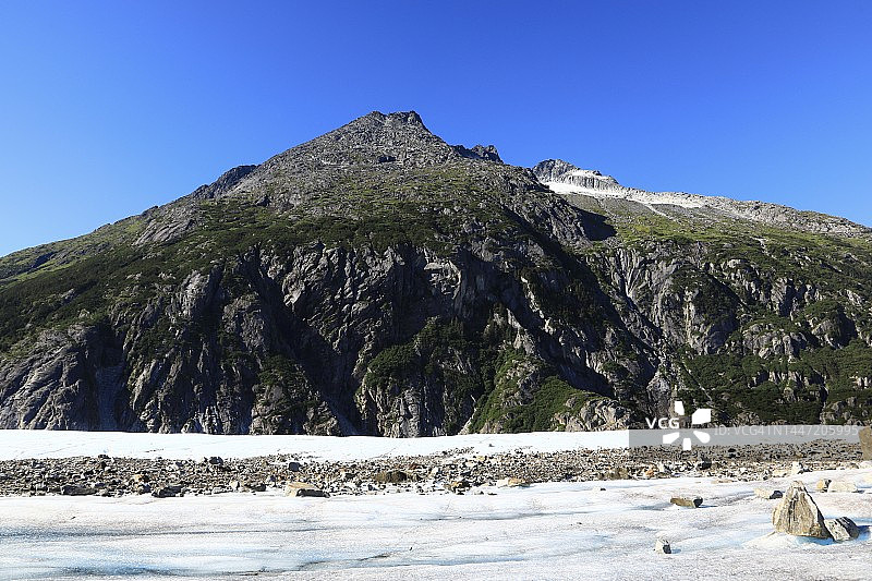 靠近山脉的朱诺冰原图片素材