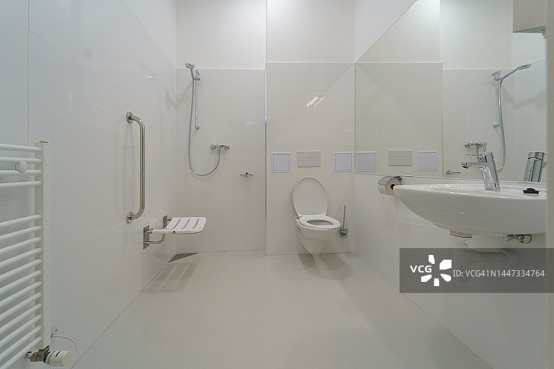 空荡荡的医院浴室特写图片素材