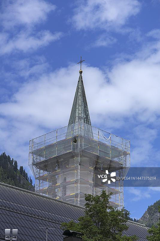 圣约翰尼斯浸信会教堂的脚手架尖顶，位于德国巴伐利亚州巴特欣德朗图片素材