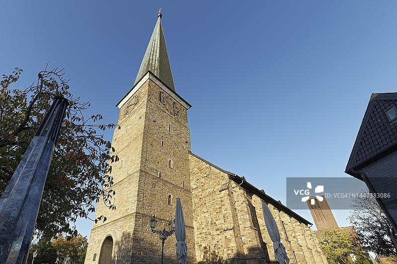 德国北莱茵-威斯特法伦州米尔海姆老城区的圣彼得教堂图片素材