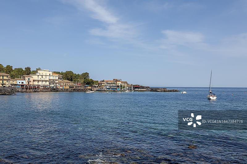 意大利西西里阿奇雷亚莱的卡波穆利尼渔村风光图片素材