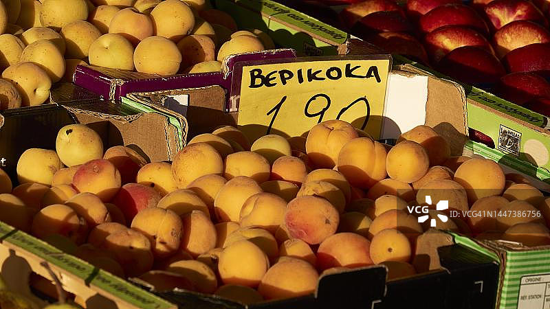 杏子市场展示（阿尔戈斯托利，凯法利尼亚岛，爱奥尼亚群岛，希腊）图片素材