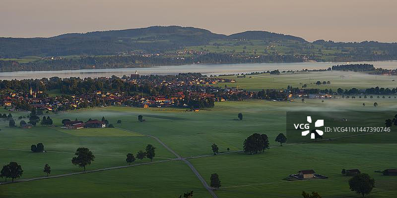 德国巴伐利亚Schwangau和Waltenhofen，Forggensee，Schwanengau平原图片素材
