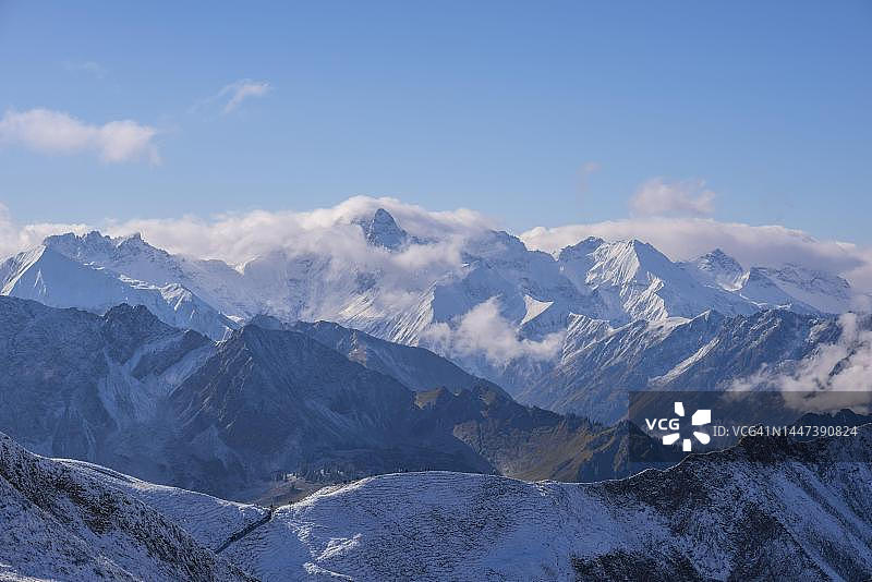 从内贝尔峰霍法茨布利克站望向霍法茨,海拔2259米,阿尔高阿尔卑斯山,阿尔高,巴伐利亚,德国图片素材