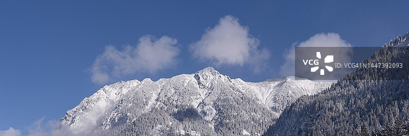 鲁比峰,海拔1957米,位于德国巴伐利亚阿尔高上阿尔高盖萨尔峰附近,海拔1953米图片素材