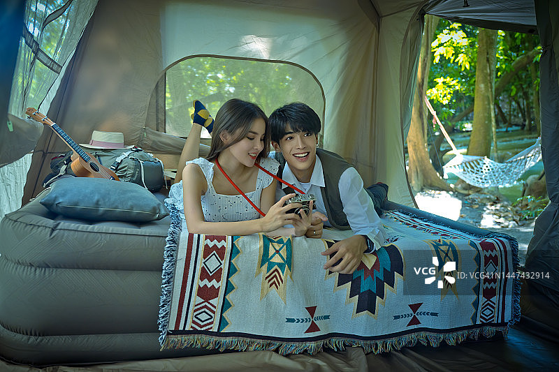 享受露营图片素材