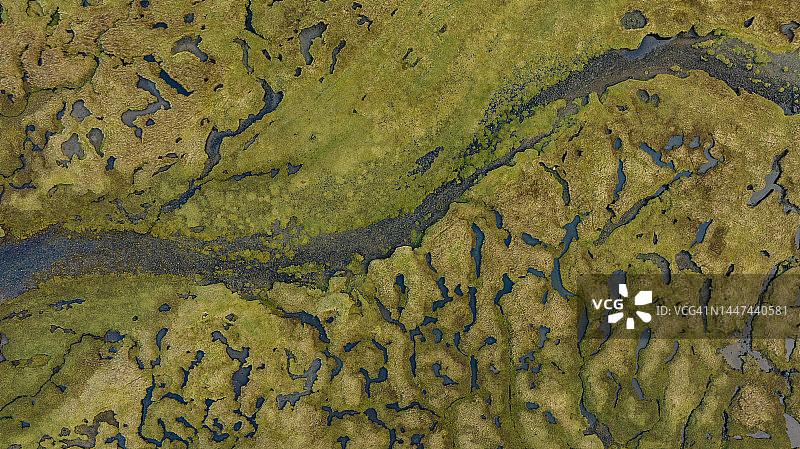 斯凯岛上湖泊支流的美丽无人机抽象景观图片素材