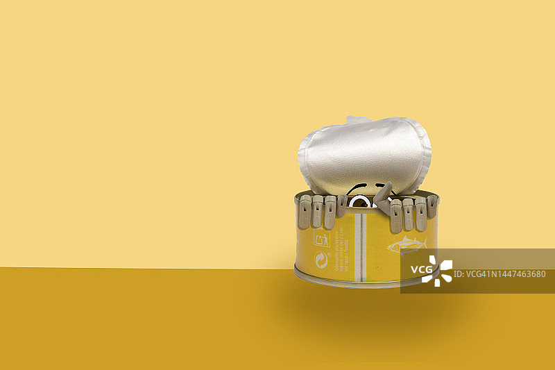 想要从金枪鱼罐头里出来图片素材