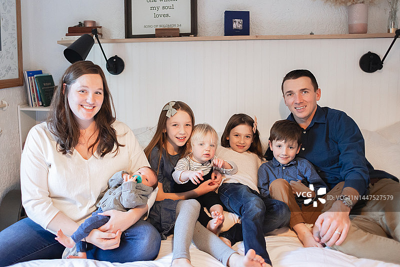 室内家庭温馨场景图片素材