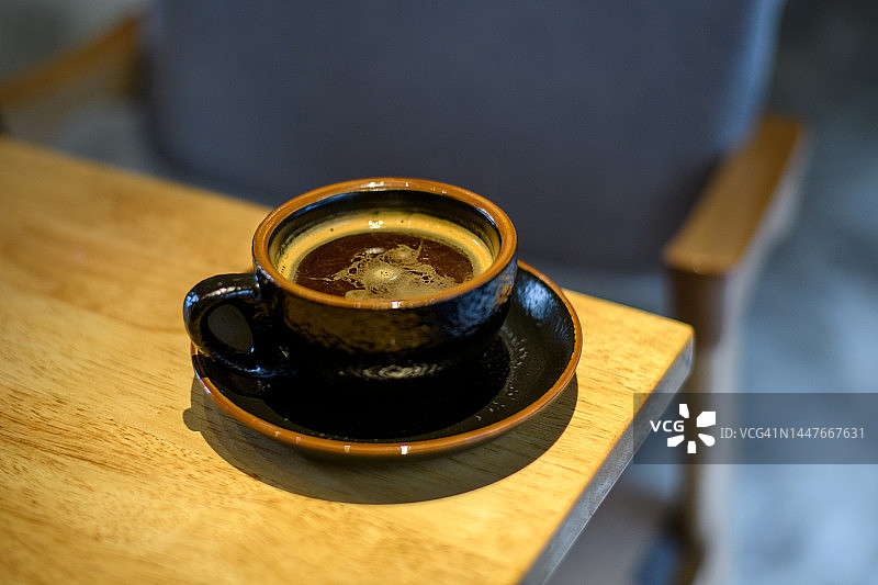桌上的黑咖啡特写图片素材