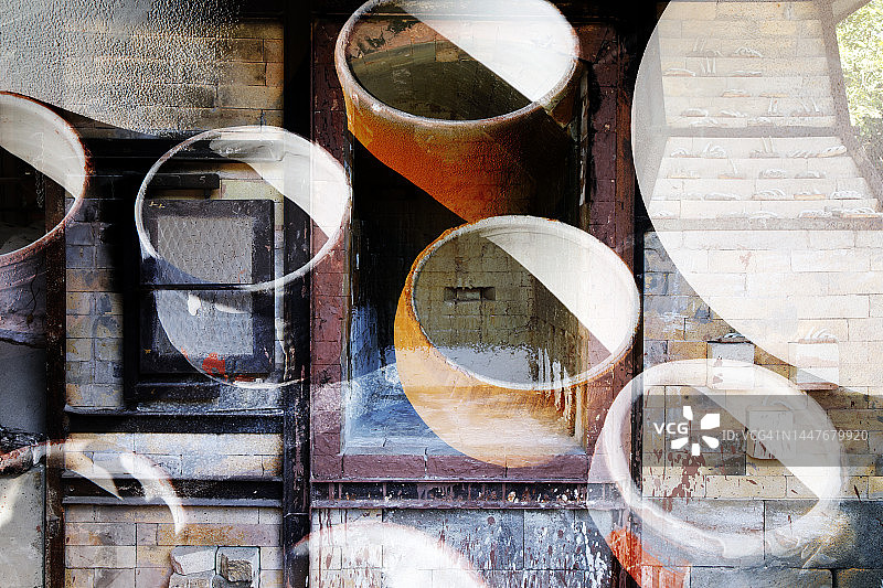 准备进行木窑烧制的陶器图片素材