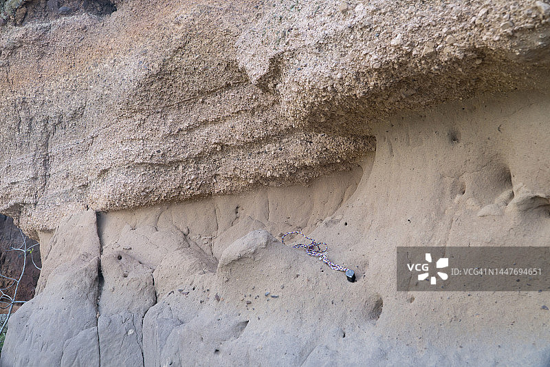 安山岩熔岩流与火山碎屑物质图片素材
