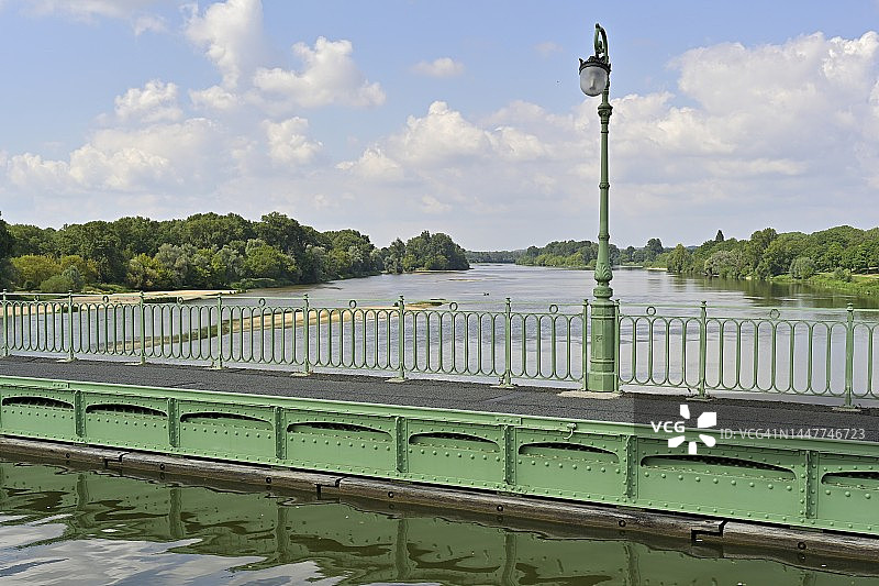 布里亚尔运河桥图片素材