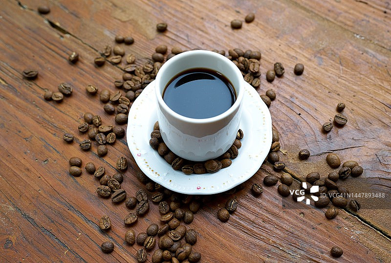 木桌上的黑咖啡图片素材