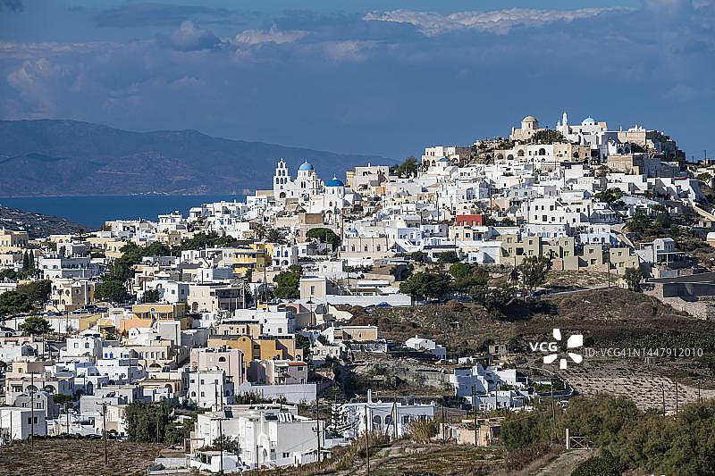 希腊圣托里尼皮尔戈斯全景图片素材