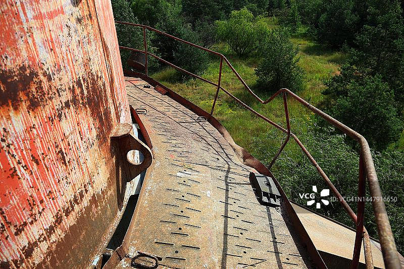 切尔诺贝利核电站周围30公里无人区和普里皮亚季工人定居点禁区，起重机部分，乌克兰图片素材