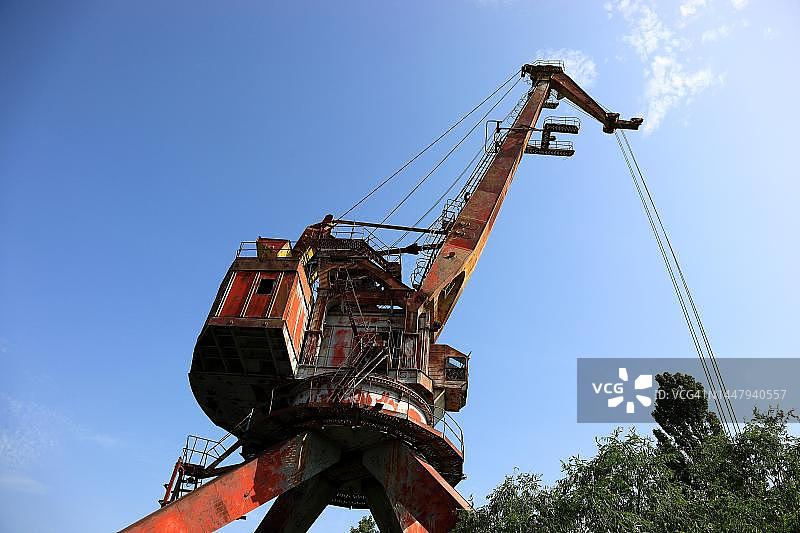 切尔诺贝利核电站30公里无人区，普里皮亚季工人定居点，码头起重机，起重机墓地，乌克兰图片素材