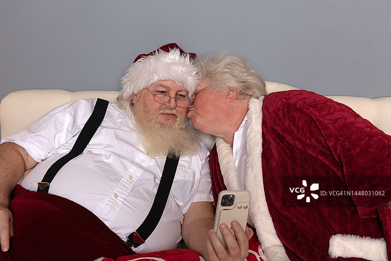 圣诞老人夫妇自拍图片素材