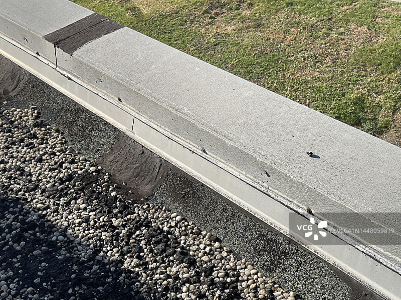 平屋顶上的女儿墙图片素材