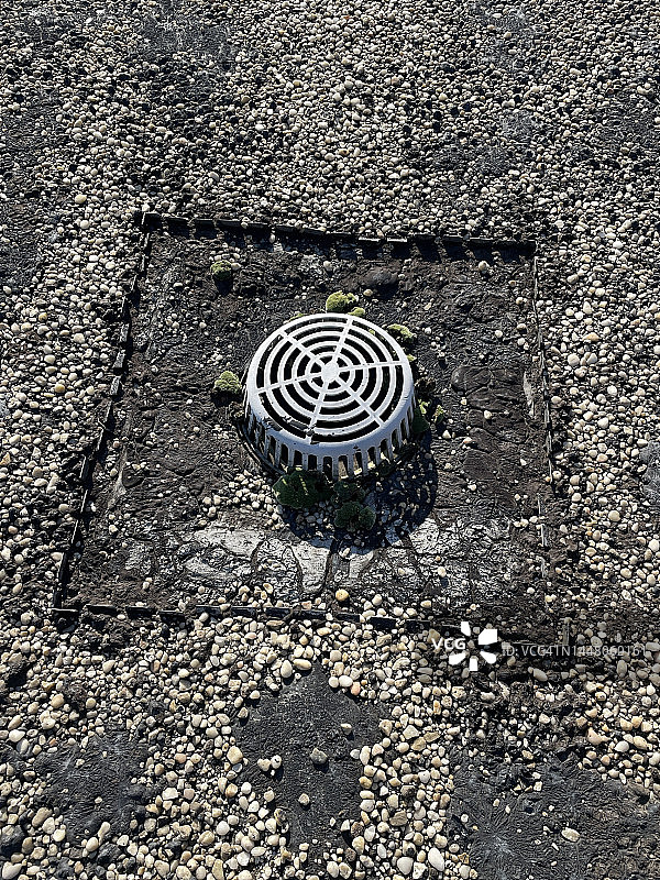 用于雨水收集的平屋顶排水口图片素材