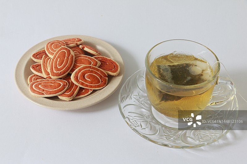 传统五香饼干与一杯茶图片素材