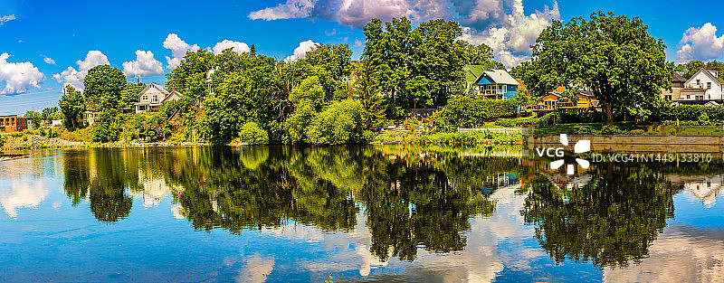 加拿大安大略省阿尔蒙特的宁静小镇图片素材