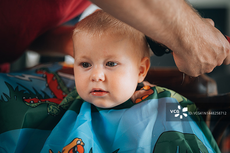 幼儿理发图片素材