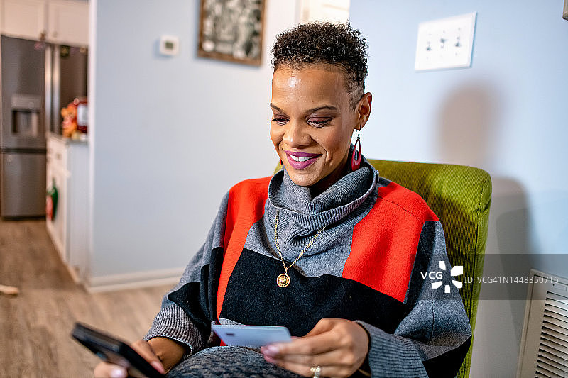 带有设备的温馨家园图片素材