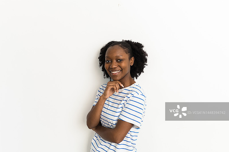 美丽的年轻女性工作室肖像图片素材