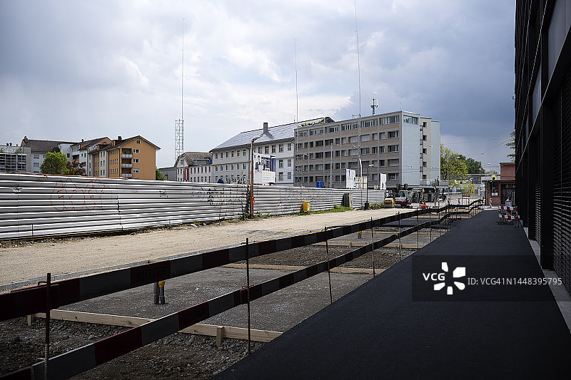 比尔市中心建筑与城市街道图片素材