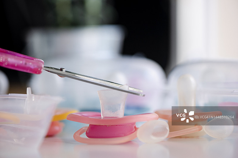 婴儿奶嘴图片素材