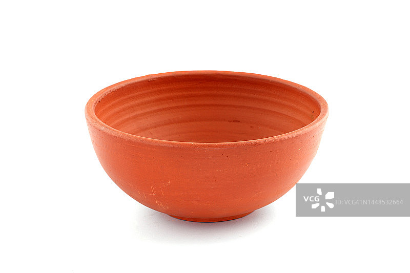 白色背景上的陶碗图片素材