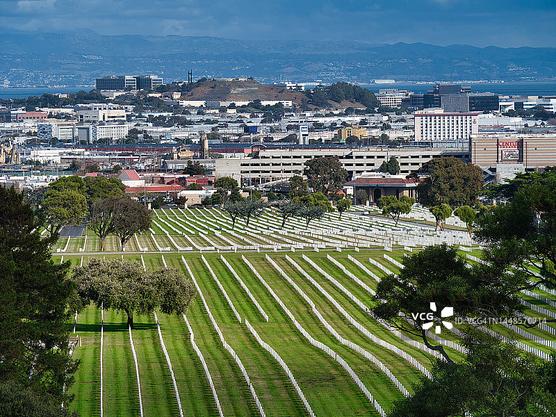 城市中的墓地图片素材