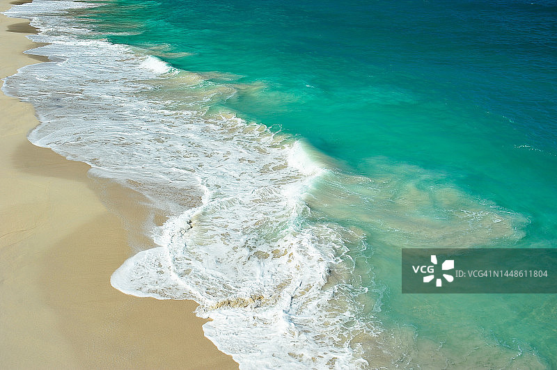 巴巴多斯，到底湾的加勒比海碧绿海水图片素材