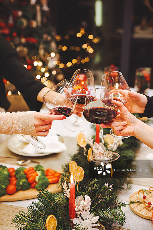 圣诞新年红酒庆祝图片素材