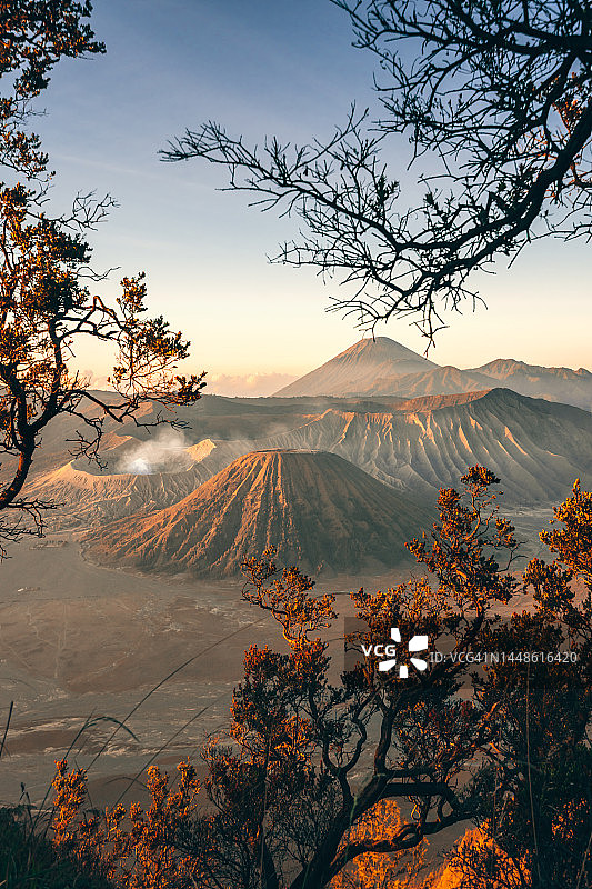 布罗莫火山日出景观图片素材