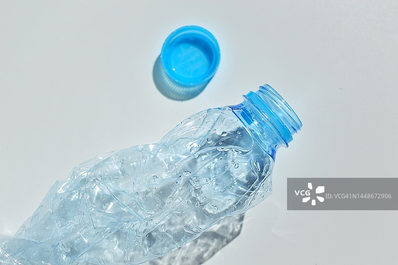 废弃塑料瓶图片素材