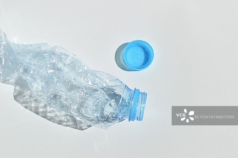 废弃塑料瓶图片素材