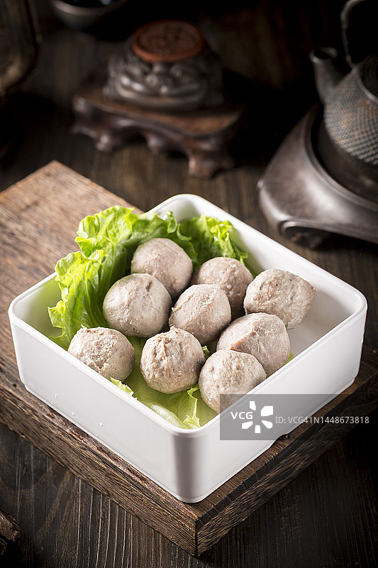 中式火锅菜肴，肉和肉丸图片素材