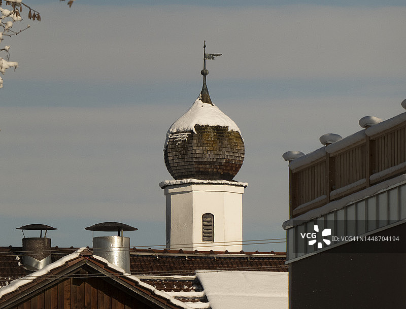 被雪覆盖的巴伐利亚教堂图片素材