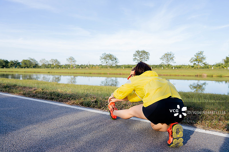 为健康而锻炼的年长者图片素材