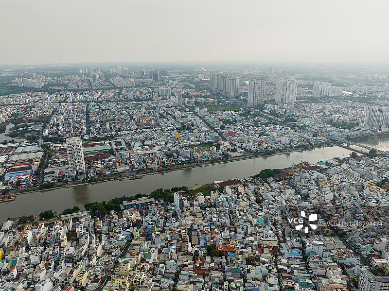 从越南高空视角看流经胡志明市的西贡河图片素材