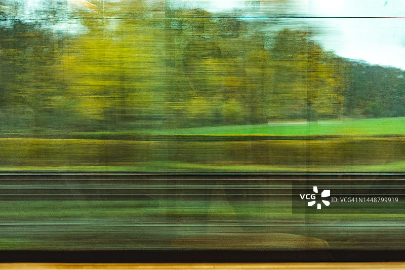 德国火车上的窗外景色图片素材
