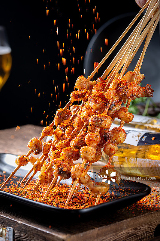 中式美食：深夜烧烤派对美食图片素材