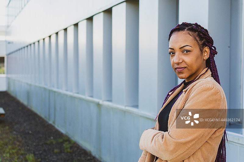自信的商务女性肖像图片素材
